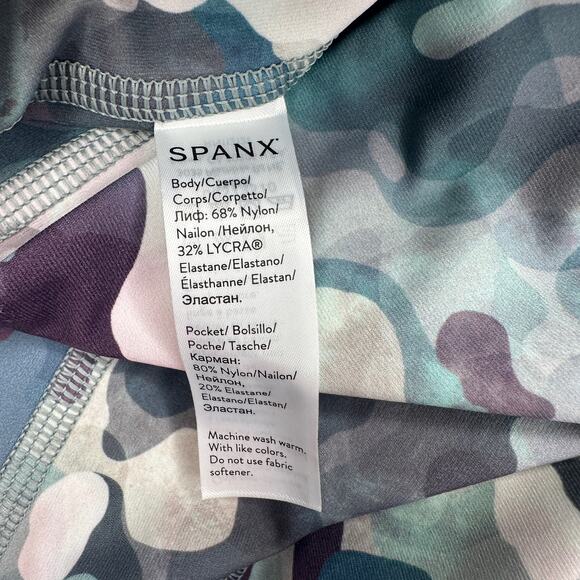 SPANX Booty Boost Active Painted Camo Pink Multi Active Printed ⅞ leggings NWT - Picture 10 of 10